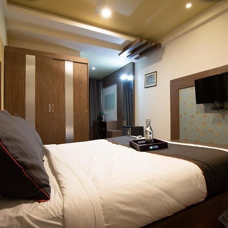 Oyo 79355 Collection O Hotel Adona Meenangadi Eksteriør bilde