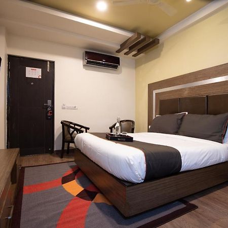 Oyo 79355 Collection O Hotel Adona Meenangadi Eksteriør bilde
